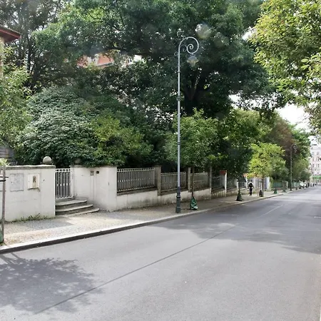 Ubytovani 1204 Na Ulici Krale Jiriho Apartment