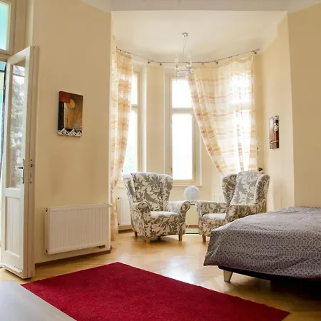 Ubytovani 1204 Na Ulici Krale Jiriho Apartment *